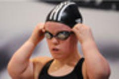 ellie simmonds picks up her obe